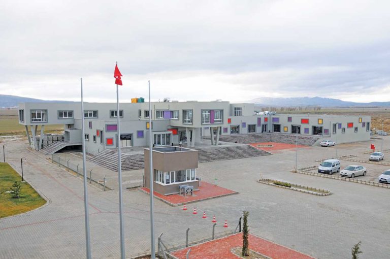 Üniyurt Binaları ve Sosyal Tesisleri